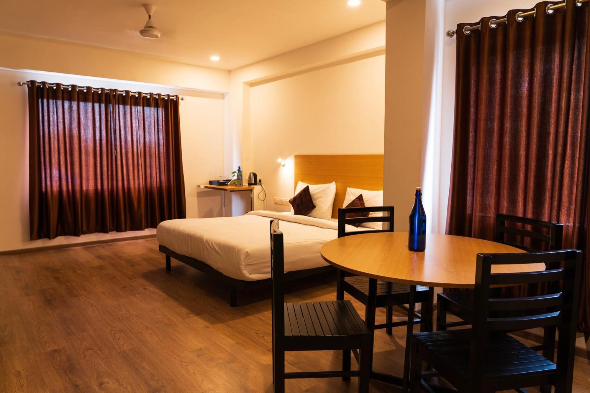 Hotel B R Regency Thiruvananthapuram Екстериор снимка