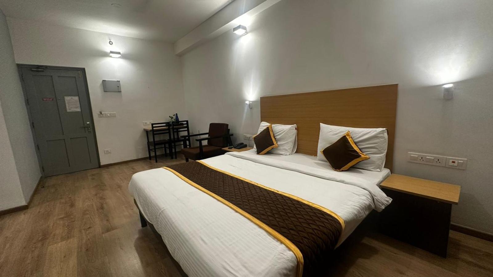 Hotel B R Regency Thiruvananthapuram Екстериор снимка