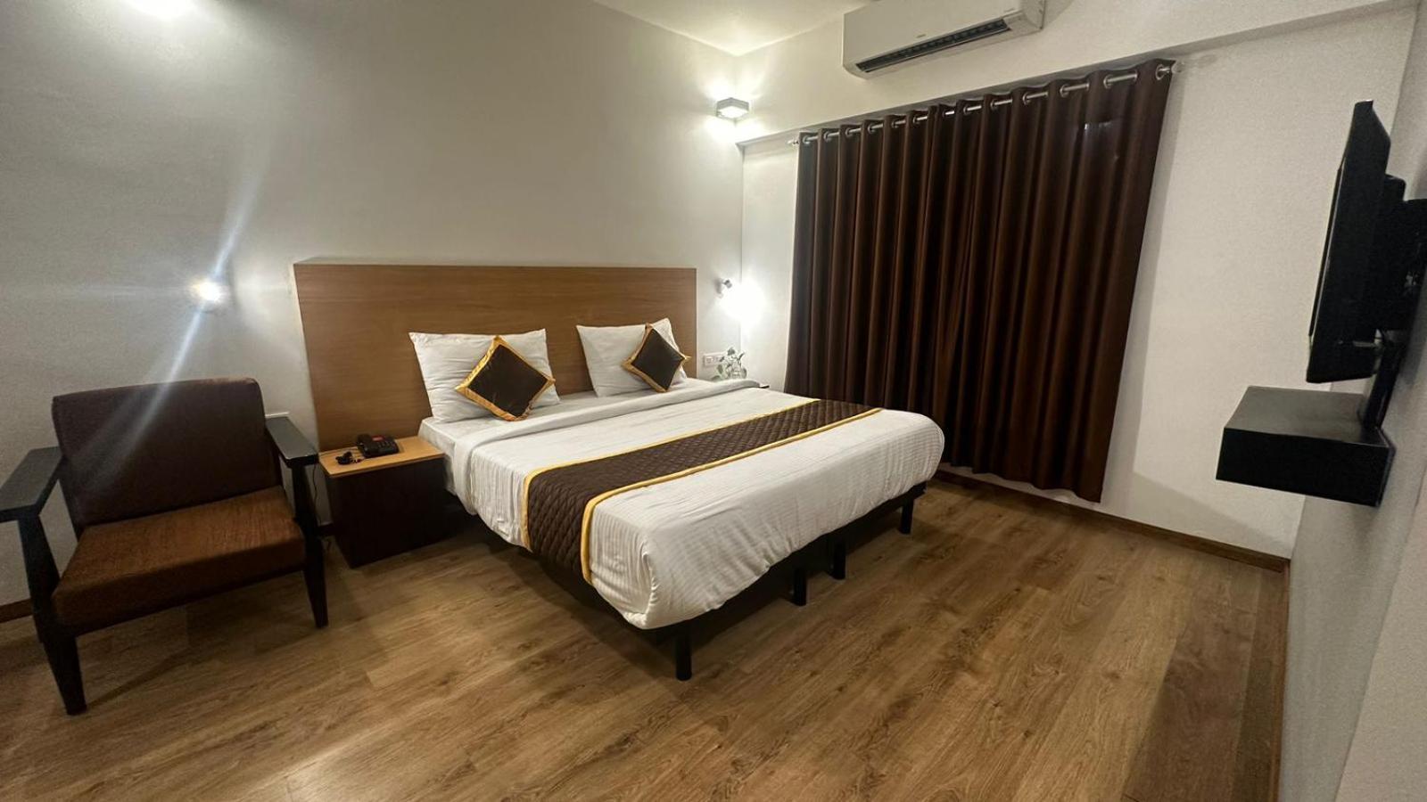 Hotel B R Regency Thiruvananthapuram Екстериор снимка