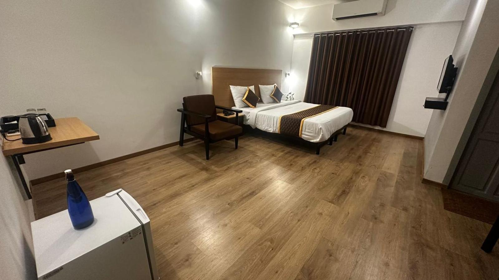 Hotel B R Regency Thiruvananthapuram Екстериор снимка